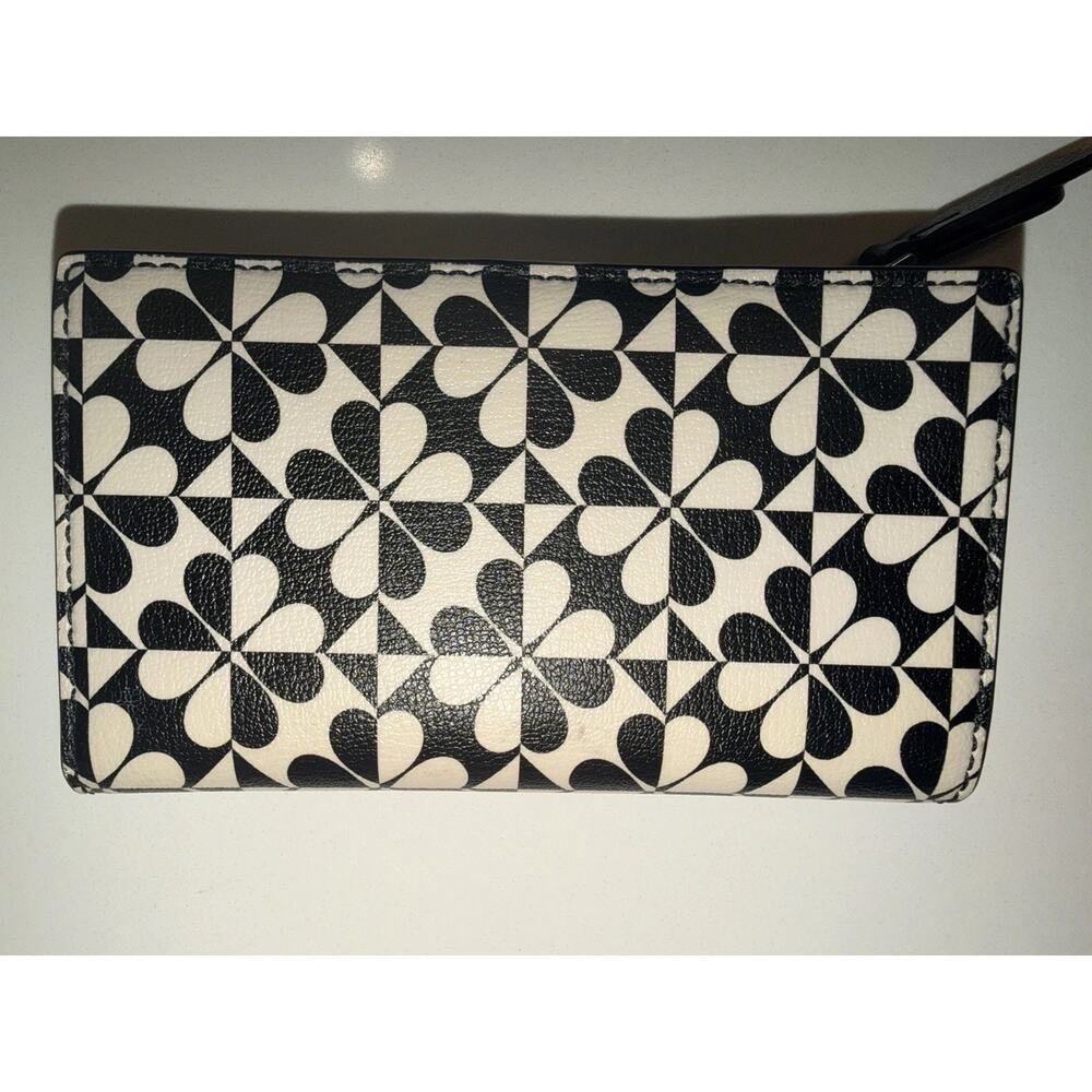 PRICE DROP Kate Spade Hollie Spade Clover Geo bifold wallet Snap Pre Owned - Picture 8 of 10